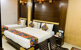 Capital O 6408 Hotel Delhi Heart